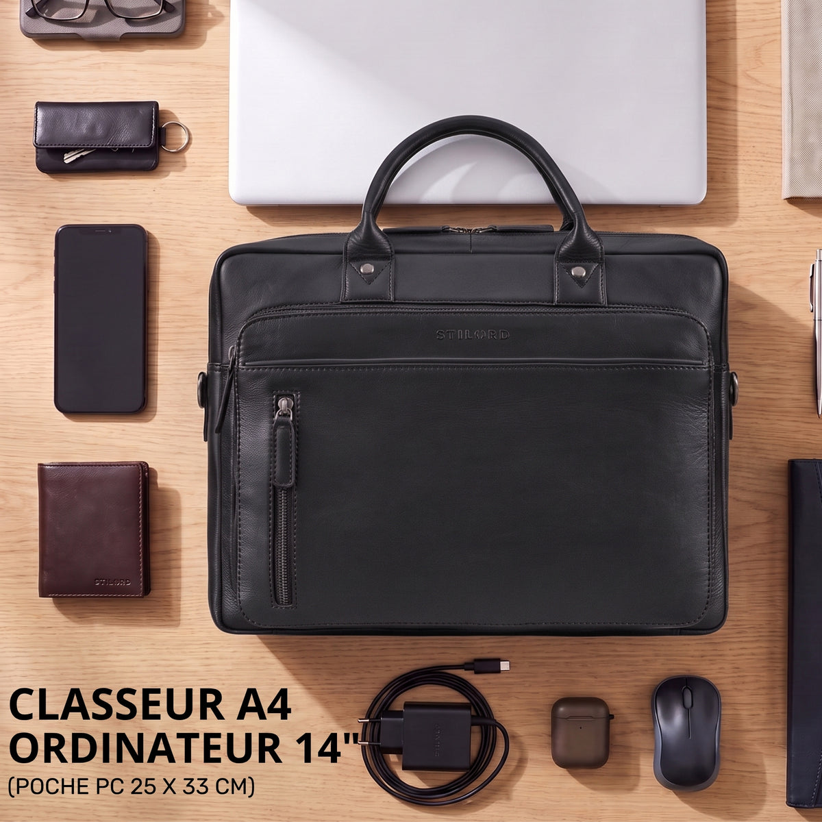 Schwarze Leder-Business-Tasche mit STILORD-Prägung, Laptopfach 13-14 Zoll, Fronttasche auf Holztisch