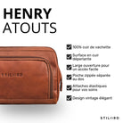 Trousse de toilette en cuir vachette maraska marron, détail avant avec logo STILORD embossé et fermeture éclair