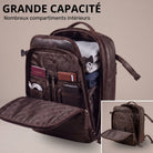 brauner Leder-Rucksack, Frontfach geöffnet mit Organizer (Stifte, Kabel), Hauptfach mit gefalteter Kleidung, 3/4-Ansicht