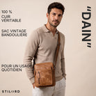 Braune kleine Lederschultertasche perugia braun quer getragen von Mann, sichtbare Fronttasche, helles neutrales Studiohintergrund, STILORD-Logo